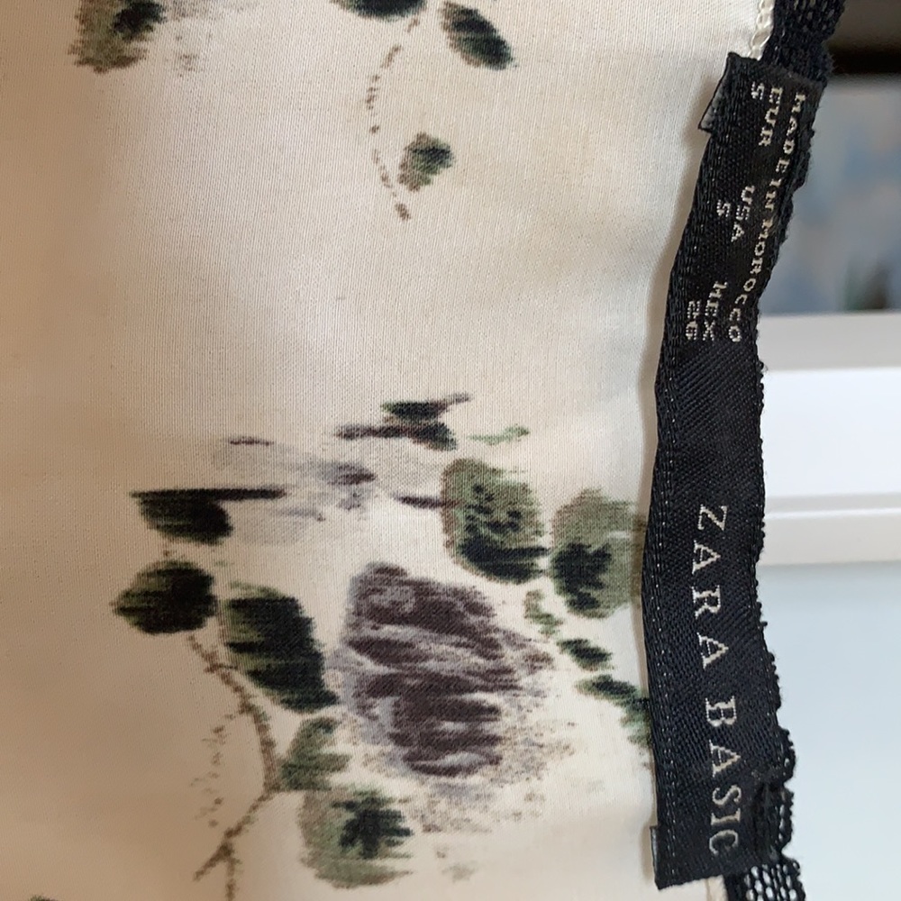ZARA CAMISOLE: Size EUR SMALL. With dainty border at the bottom. - Picture 3 of 7